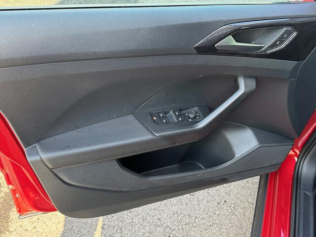 Volkswagen T-Cross 1.0 TSI 115pk DSG Life | Camera | Navi | 4-season banden | Adap. Cruise | Fabrieksgarantie tot 8-2029