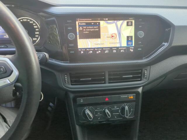 Volkswagen T-Cross 1.0 TSI 115pk Life Executive / Navigatie / Stoelverwarming / Adaptive Cruise