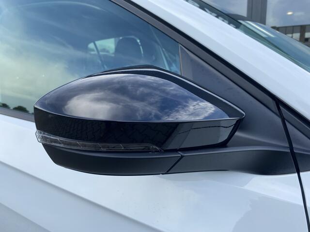 Volkswagen T-Cross 1.0 TSI Life Trekhaak, App-Connect & Adaptive Cruise