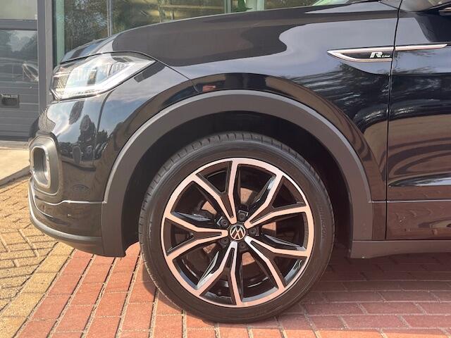 Volkswagen T-Cross 1.0 TSI DSG R-Line / Virtual cockpit / 18'' LMV / Achteruitrij camera / Navigatie / Stoel verwarning