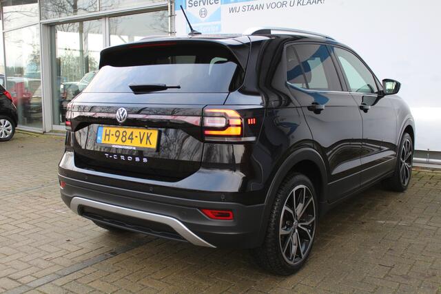 Volkswagen T-Cross 1.0 TSI Style | Incl. 12 maanden garantie | Climate controle | Adaptive cruise controle | Digital cockpit | Navigatie | Apple CarPlay/Android Auto | Draadloze telefoonlader | Dodehoeksensoren | DAB+ | Parkeersensoren V+A | Getinte ramen | Origineel NL Aut