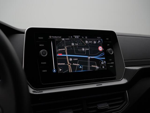 Volkswagen T-Cross 1.5 TSI 150 pk DSG R-Line Edition | Trekhaak | IQ Light | Stoelverwarming | Navigatie | Parkeersensoren voor/achter | Adaptive Cruise