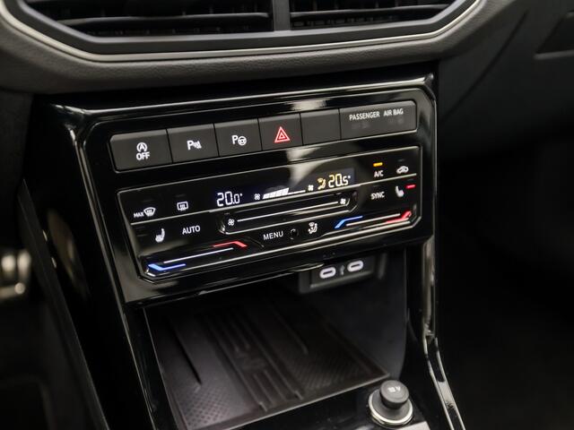 Volkswagen T-Cross 1.5 TSI R-Line 150Pk Automaat (2X R-LINE, APPLE CARPLAY, GROOT NAVI, GRILL VERLICHT, STOELVERWARMING, ALCANTARA, GETINT GLAS, IQ LIGHT, ADAPTIVE CRUISE, NIEUWSTAAT)