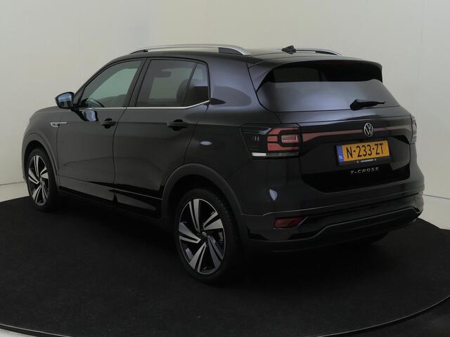 Volkswagen T-Cross 1.0 TSI R-Line | Achteruitrijcamera | Digital cockpit Pro | Navigatie | Adaptieve cruise control | Elektrisch inklapbare buitenspiegels | CarPlay | LED verlichting |
