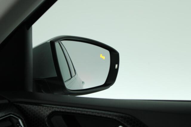 Volkswagen T-Cross 1.0 TSI Style Trekhaak Camera Keyless Virtual Cockpit Navigatie Adaptive Cruise