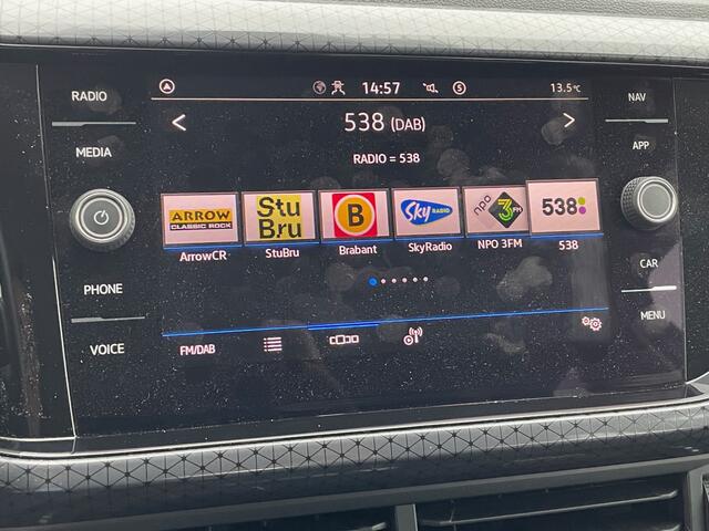 Volkswagen T-Cross 1.0 TSI Style Automaat Navigatie ( via Apple Carplay), Adaptive Cruise Control, Afn.Trekhaak, LED. 17"Lm, Achteruitrijcamera