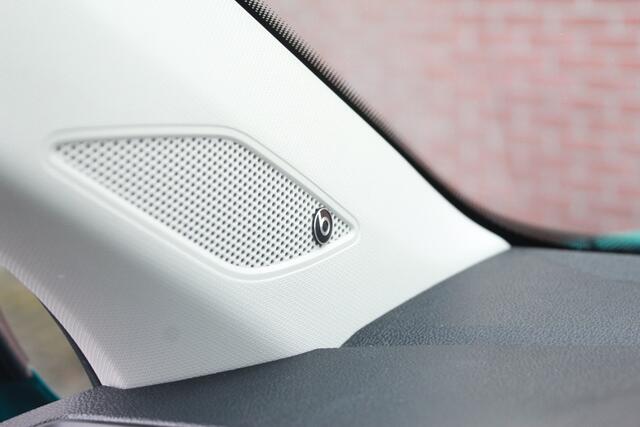 Volkswagen T-Cross 1.0 TSI Style | Camera | Beats | Stoelverwarming |