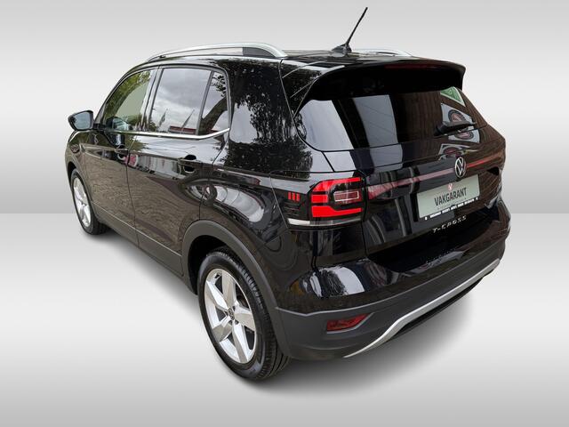 Volkswagen T-Cross 1.0 TSI Style | airco | apple carplay/android auto | 17 inch lichtmetalen velgen | trekhaak meerprijs 899.00 euro