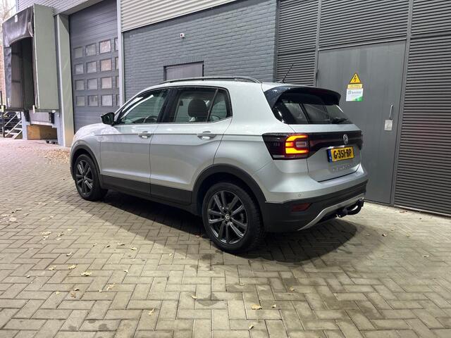 Volkswagen T-Cross 1.0 TSI Life | Automaat | Trekhaak | Stoelverwarming | PDC V+A
