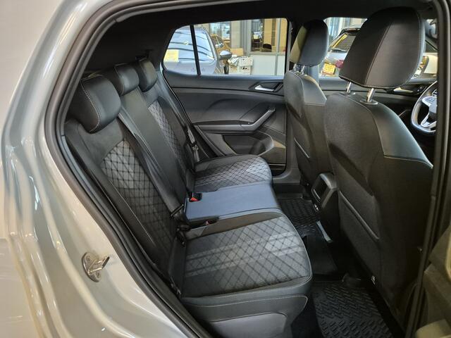 Volkswagen T-Cross 1.5 TSI R-Line -150pk- Automaat | Trekhaak | Camera | IQ LED | Rijklaarprijs incl. 1 jaar Bovag garantie