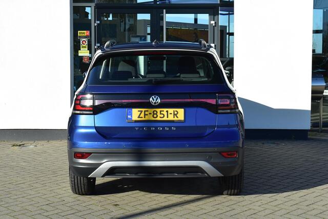 Volkswagen T-Cross 1.0 TSI Life navigatie, parkeersensoren voor en achter, side assist dodehoek sensor, NL auto dealer onderhouden, adaptieve cruise control, airco, 16"LM Velgen, dakrailing, licht en regensensor, DAB+