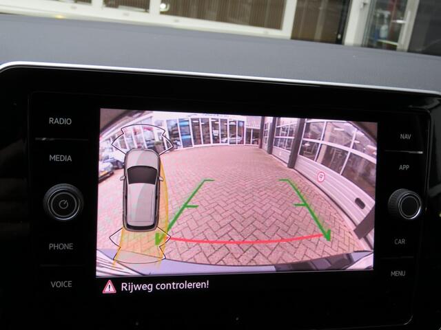 Volkswagen T-Cross 1.5 TSI 150pk R-LINE DSG-aut. / IQ Light / Trekhaak / Camera / FABRIEKS garantie