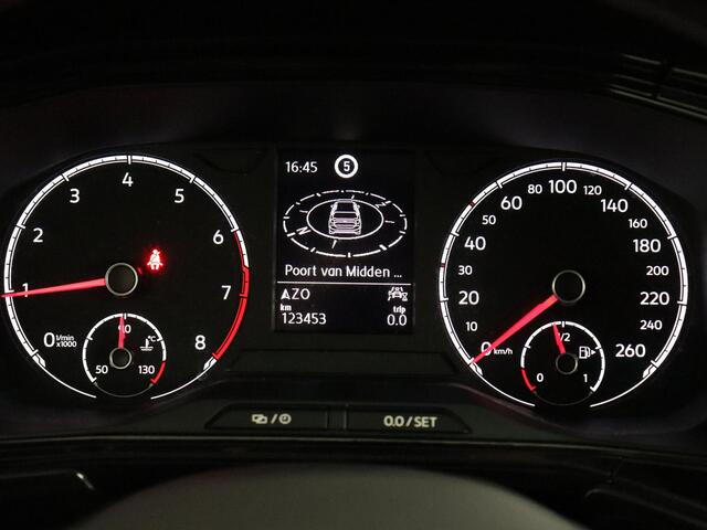 Volkswagen T-Cross 1.0 TSI Life Business | ACC | Navigatie | Trekhaak!