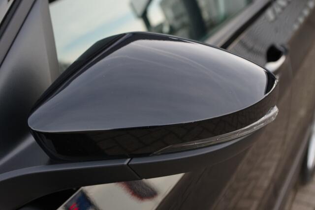 Volkswagen T-Cross 1.0 TSI Life, Stoelverwarming, Blind-Spot, 17" LM