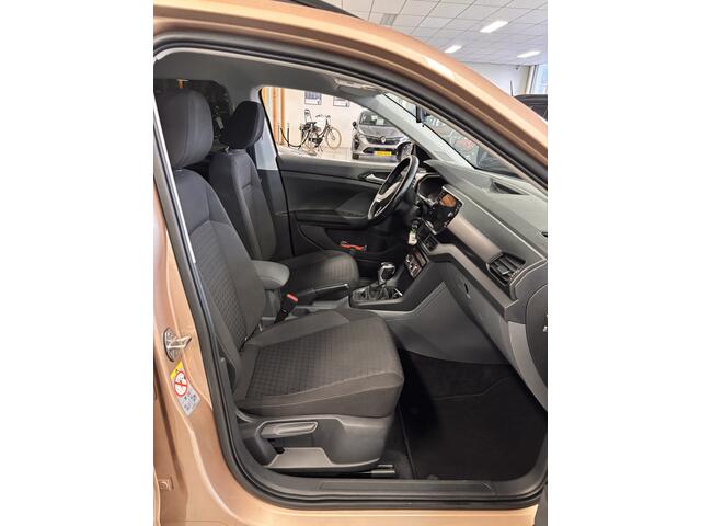 Volkswagen T-Cross 1.0 TSI NAVI - ADAPTIVE CRUISE - CARPLAY -Dode hoek