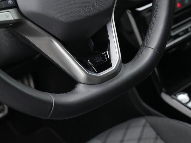 Volkswagen T-Cross 1.5 TSI 150 pk DSG R-Line | Trekhaak | IQ Light | Achteruitrijcamera | Stoelverwarming