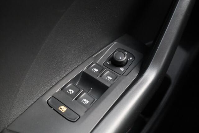 Volkswagen T-Cross 1.0 TSI Life Edition Climatronic, navigatie, digital cockpit Pro, Comfort pakket, Voorstoelen verwarmd