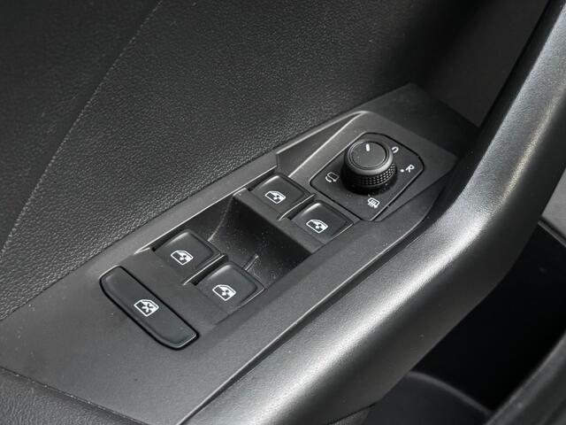 Volkswagen T-Cross 1.0 TSI 115 pk DSG Life Business - App connect - climate control - camera