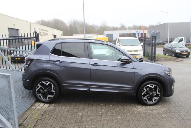 Volkswagen T-Cross 1.5 TSI R-Line Automaat/Navigatie/Virtual cockpit/Adaptive cruise control/Achteruitrijcamera/Parkeersensoren rondom/Apple carplay/Stoelverwarming/Climate control/IQ light/DAB/Draadloze telefoonlader.