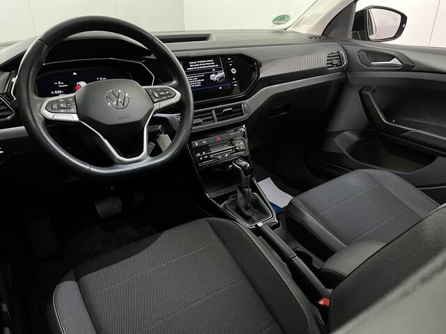 Volkswagen T-Cross 1.0 TSI Style / AUTOMAAT/ TREKHAAK/ FULL-LED/ DIGITAL DASH/ CRUISE/ APP-CONNECT/ NAVI/ PARK. SENSOREN/ CLIMA/ STOELVERWARMING