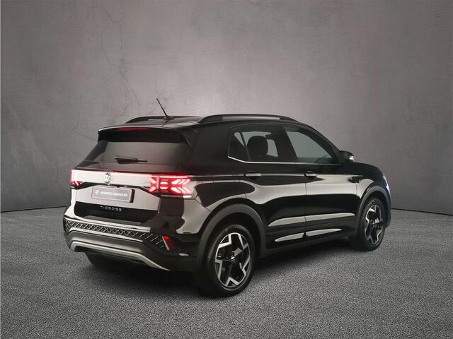 Volkswagen T-Cross R-Line Edition 1.5 TSI 150pk DSG Automaat Trekhaak, Adaptive cruise control, Achteruitrijcamera, LED matrix koplampen, Navigatie, Parkeersensoren