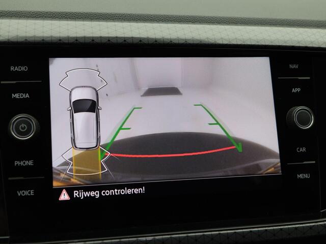 Volkswagen T-Cross 1.5 TSi 150 Pk Automaat R-Line | Stoelverwarming | Adaptive Cruise | Beats Audio | Camera| Climatronic | 18 Inch | 66.728 Km !!