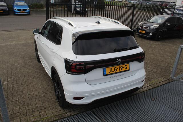 Volkswagen T-Cross 1.0 TSI R-Line binnen & buiten / Digitaal dashboard / Parkeersensoren rondom / Achteruitrijcamera / Adaptive cruise control / Climate control / Navigatie / Apple car play