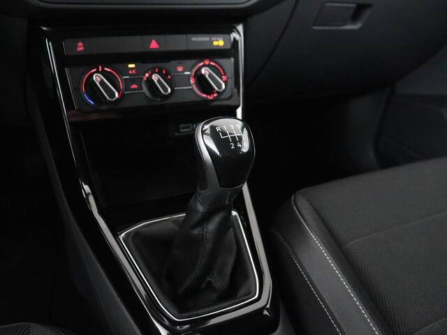 Volkswagen T-Cross 1.0 TSI Life | Carplay | Navigatie | Adaptive cruise | Dodehoek detectie | Airco | Bluetooth | Getint glas | Regen-/lichtsensor