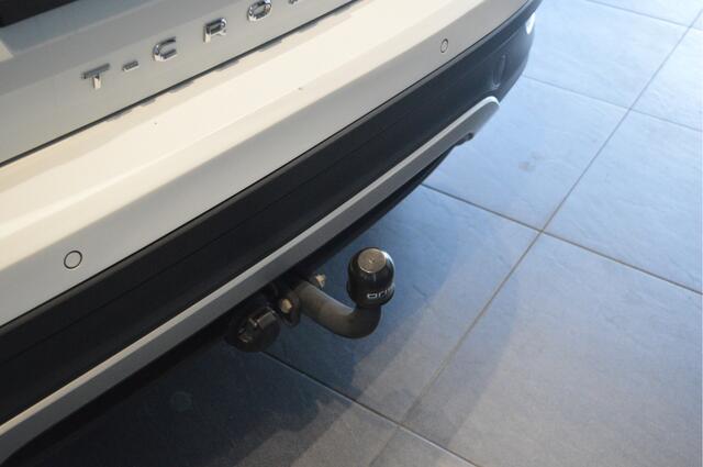 Volkswagen T-Cross 1.0 TSI Life navi clima cruise pdc trekhaak 17 inch !!