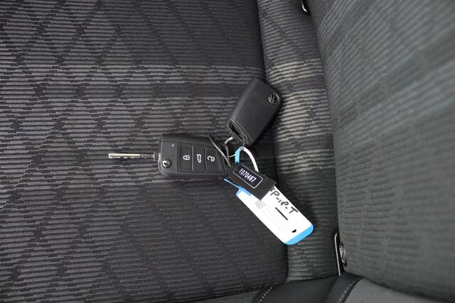 Volkswagen T-Cross 1.5 TSI R-Line Edition | Parkeercamera | Stoelverwarming | Climate Control