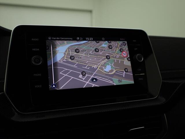 Volkswagen T-Cross 1.5TSI/150PK R-Line DSG · Navigatie · Trekhaak · Apple/Android Car Play · Stoelverwarming · Clima · Garantie t/m 11-04-2027