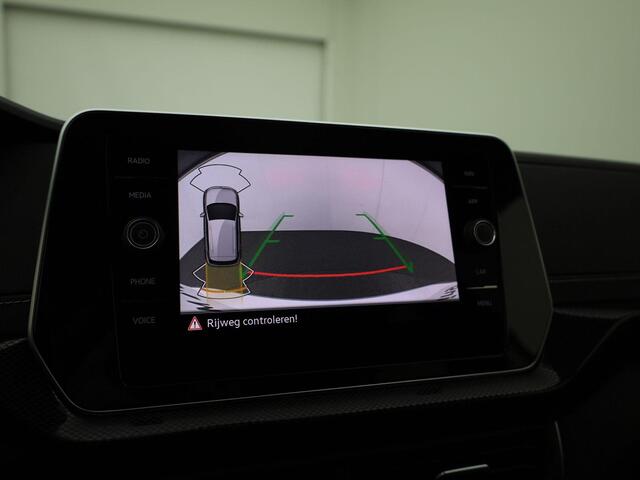 Volkswagen T-Cross 1.5TSI/150PK R-Line DSG · Navigatie · Trekhaak · Apple/Android Car Play · Stoelverwarming · Clima · Garantie t/m 11-04-2027