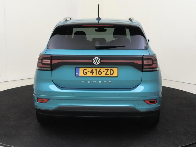 Volkswagen T-Cross 1.0 TSI R-line | Keyless | Digital cockpit Pro | Parkeerassistent | Dodehoek detectie | Navigatie | BEATS audio | Stoelverwarming |