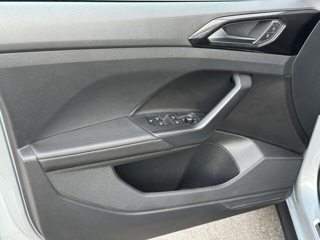 Volkswagen T-Cross 1.5 TSI 150pk DSG R-Line | Camera | Trekhaak | Navi | IQ light | Rijklaar incl. garantie