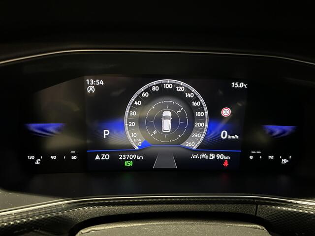 Volkswagen T-Cross 1.5 TSI R-Line Edition | Navigatie | Trekhaak | Stoelverwarming | Adaptieve cruise control |