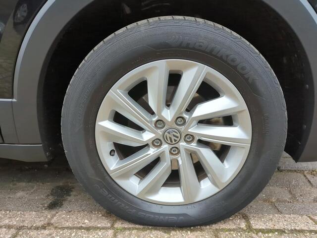 Volkswagen T-Cross 1.0 TSI Life Executive DSG Automaat Parkeersensoren / Navigatie / Airco / Extra getint glas / DAB