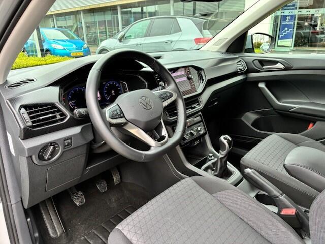Volkswagen T-Cross 1.0 TSI Life / Carplay / Navi / Parkeersensoren V+A / 110 pk