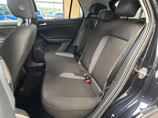 Volkswagen T-Cross 1.0 TSI 110 pk Active | Trekhaak | Camera | Stoelverw. | Navi | Adapt. cruise | 4 seiz. banden