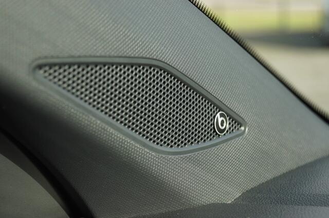 Volkswagen T-Cross 1.0 TSI DSG 115pk R-Line/ Navi / Beats/ 18 Inch LM/ App-connect/Key-Less