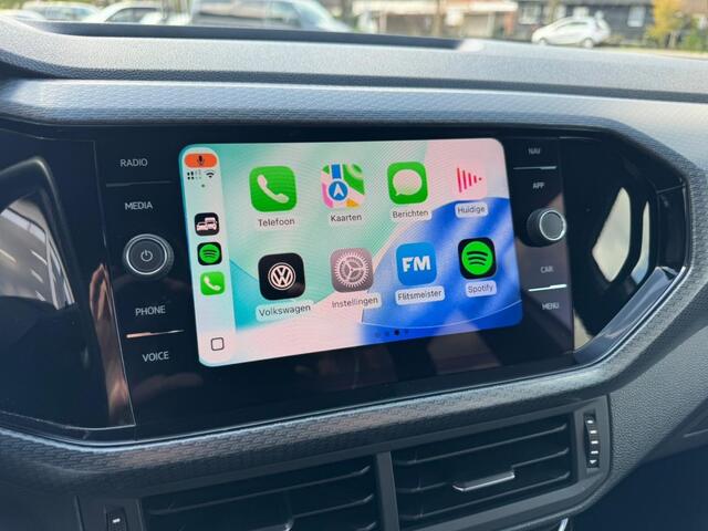 Volkswagen T-Cross 1.0 TSI R-line Automaat Carplay Stoelverwarming ACC Blindspot