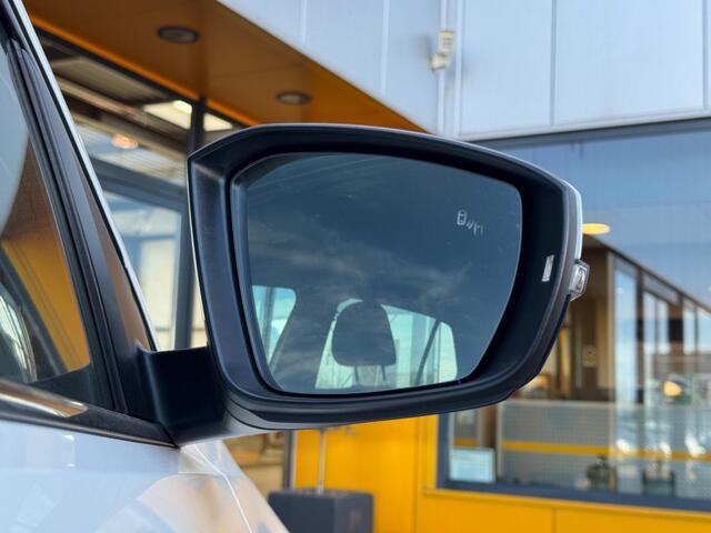 Volkswagen T-Cross 1.0 TSI 110 pk DSG Style R-Line - camera - navi - sensoren