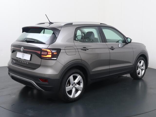 Volkswagen T-Cross 1.0 TSI Style | 116 PK | Automaat | Achteruitrijcamera | Navigatiesysteem | Stoelverwarming |