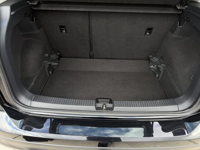 Volkswagen T-Cross 1.0 TSI Life | Trekhaak | Carplay | Camera | Adap. Cruise | PDC | Blind-Spot