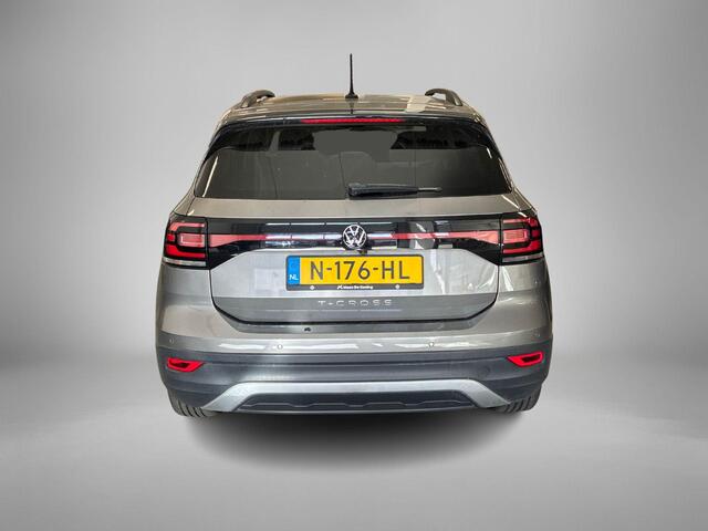 Volkswagen T-Cross 1.0 TSI 95pk Life · Apple/Android Car Play · Trekhaak afneembaar · Camera · Alarm · Navigatie · Stoelverwarming · 17'' Inch · Clima ·
