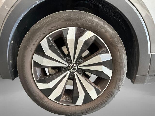 Volkswagen T-Cross 1.0 TSI 95pk Life · Apple/Android Car Play · Trekhaak afneembaar · Camera · Alarm · Navigatie · Stoelverwarming · 17'' Inch · Clima ·