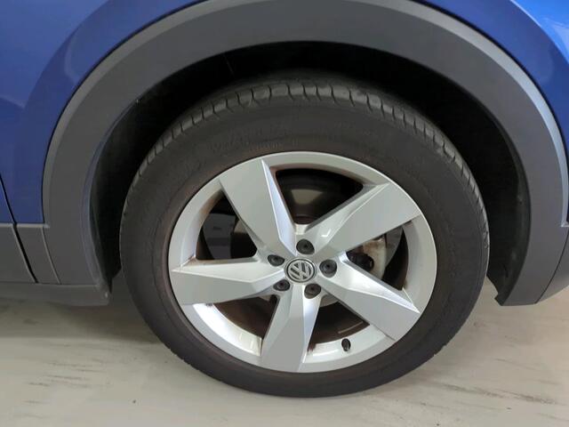 Volkswagen T-Cross 1.0 TSI Style Executive Multimedia Parkeersensoren / Navigatie / 17"LM velgen / Clima / Led verlichting