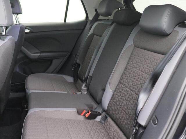 Volkswagen T-Cross 1.0 TSI Style 110PK DSG Trekhaak, Achteruitrijcamera, Side Assist, 17" LM Velgen, Virtual Cockpit, Stoelverwarming, Keyless