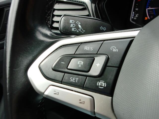 Volkswagen T-Cross 1.0 TSI Life Business, Trekhaak / Carplay + Android auto / Camera + Sensoren / Keyless / Full LED. / 17'' LMV