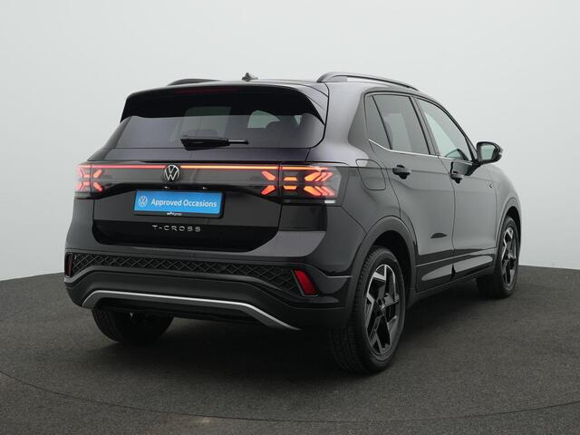 Volkswagen T-Cross 1.5 TSI 150 pk DSG R-Line | Trekhaak | IQ Light | Achteruitrijcamera | Adaptive Cruise | Stoelverwarming