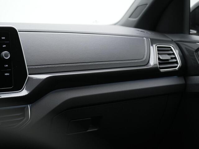 Volkswagen T-Cross 1.5 TSI 150 pk DSG R-Line | Trekhaak | IQ Light | Achteruitrijcamera | Adaptive Cruise | Stoelverwarming